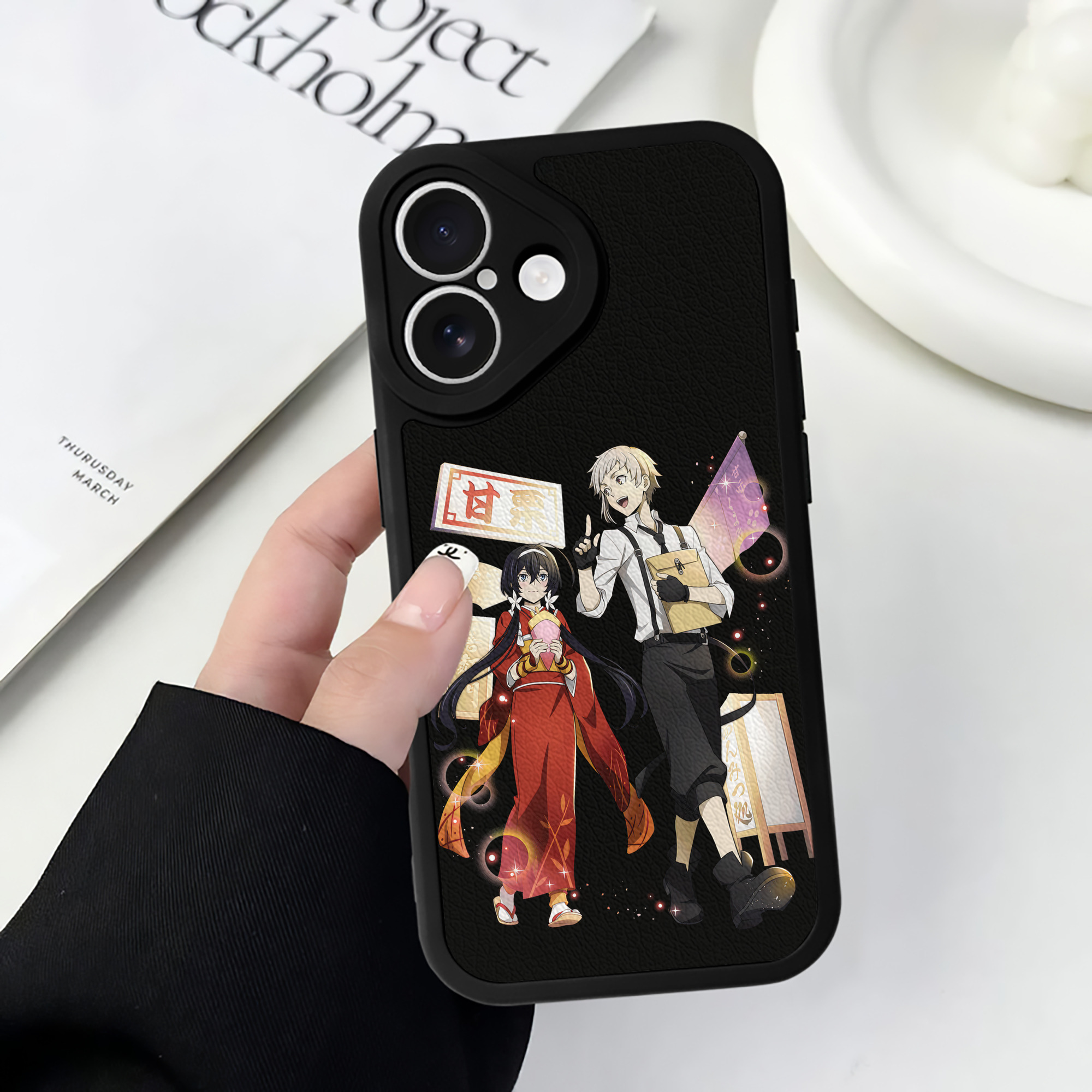 （画像用） 文豪ストレイドッグス Bungo Stray Dogs 【iPhone 16シリーズ対応】シリコンスマホケース（レザー調） 材質：シリコン
